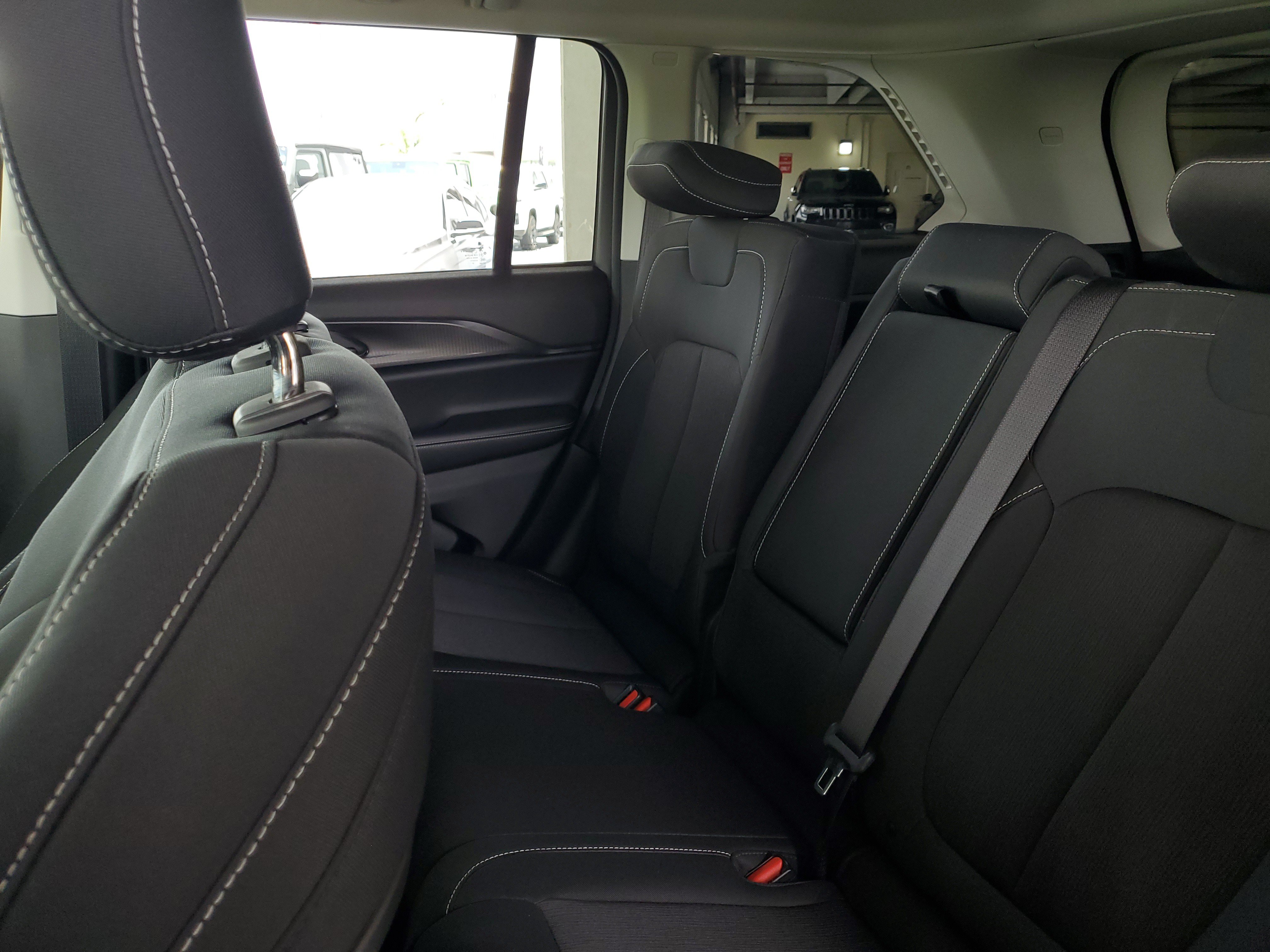 Certified 2023 Jeep Grand Cherokee Laredo w/ Trailer Tow Prep Group (B) AWD/4WD image 8