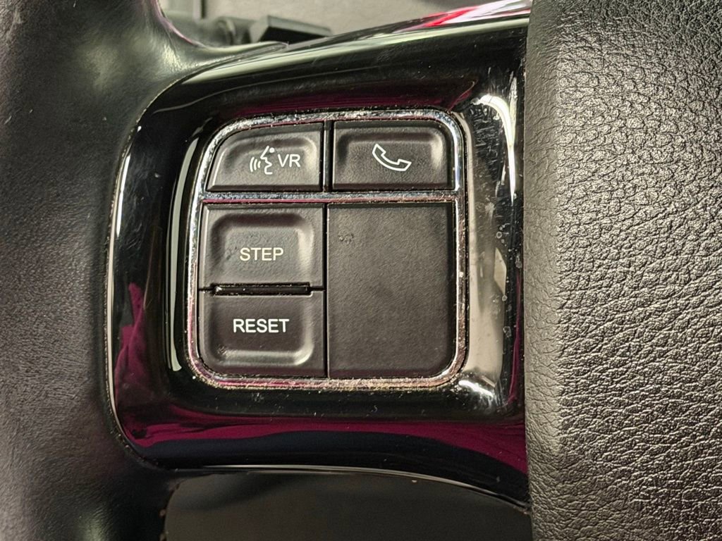 Used 2016 Dodge Grand Caravan SE image 31