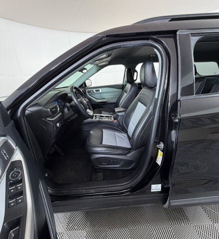 Used 2023 Ford Explorer XLT w/ Equipment Group 202A RWD image 10