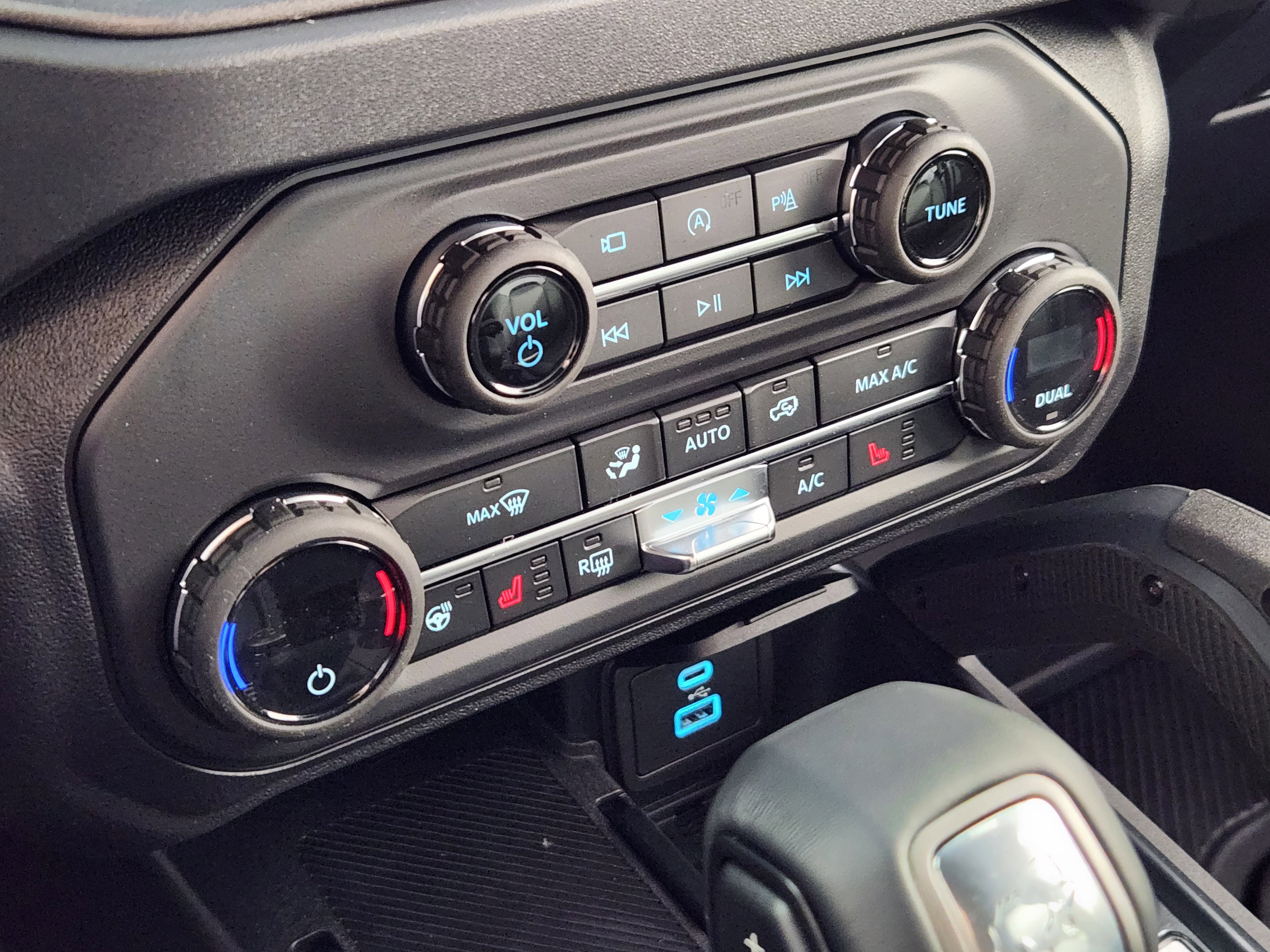 New 2025 Ford Bronco Badlands image 24