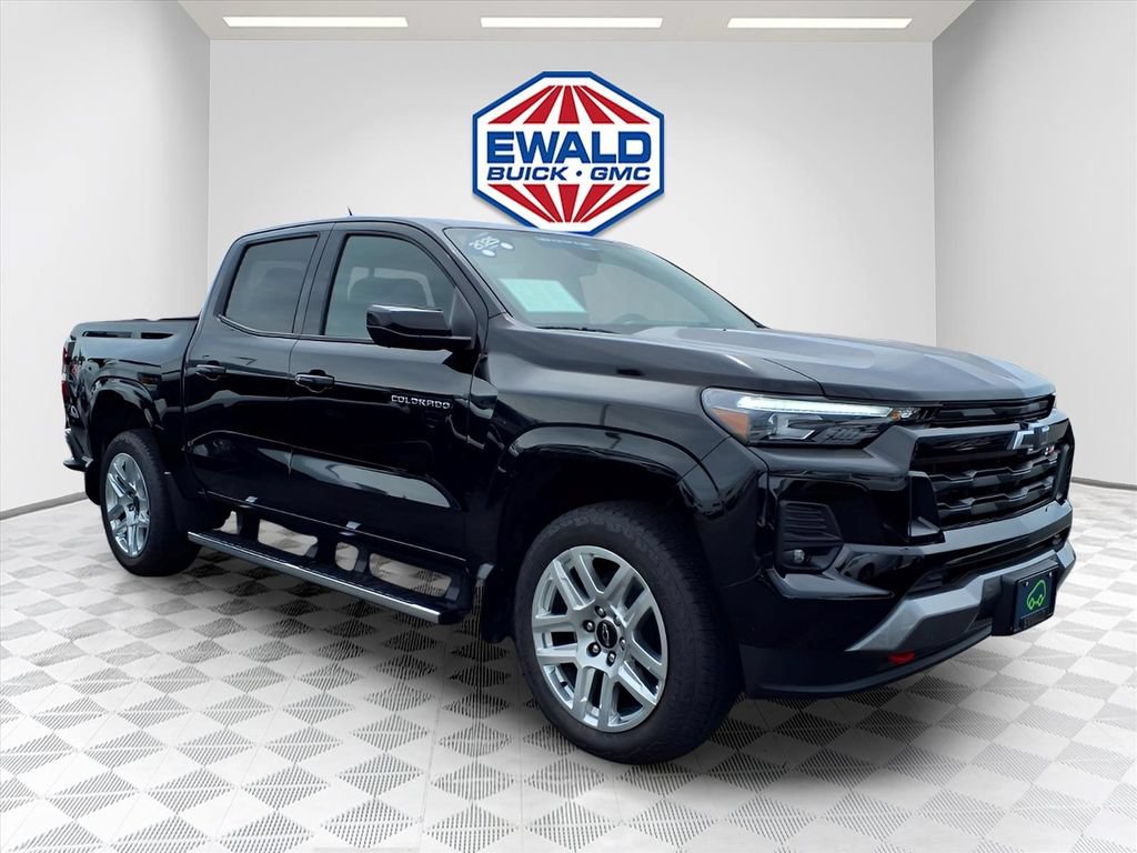 Certified 2025 Chevrolet Colorado Z71 w/ Technology Package AWD/4WD image 2