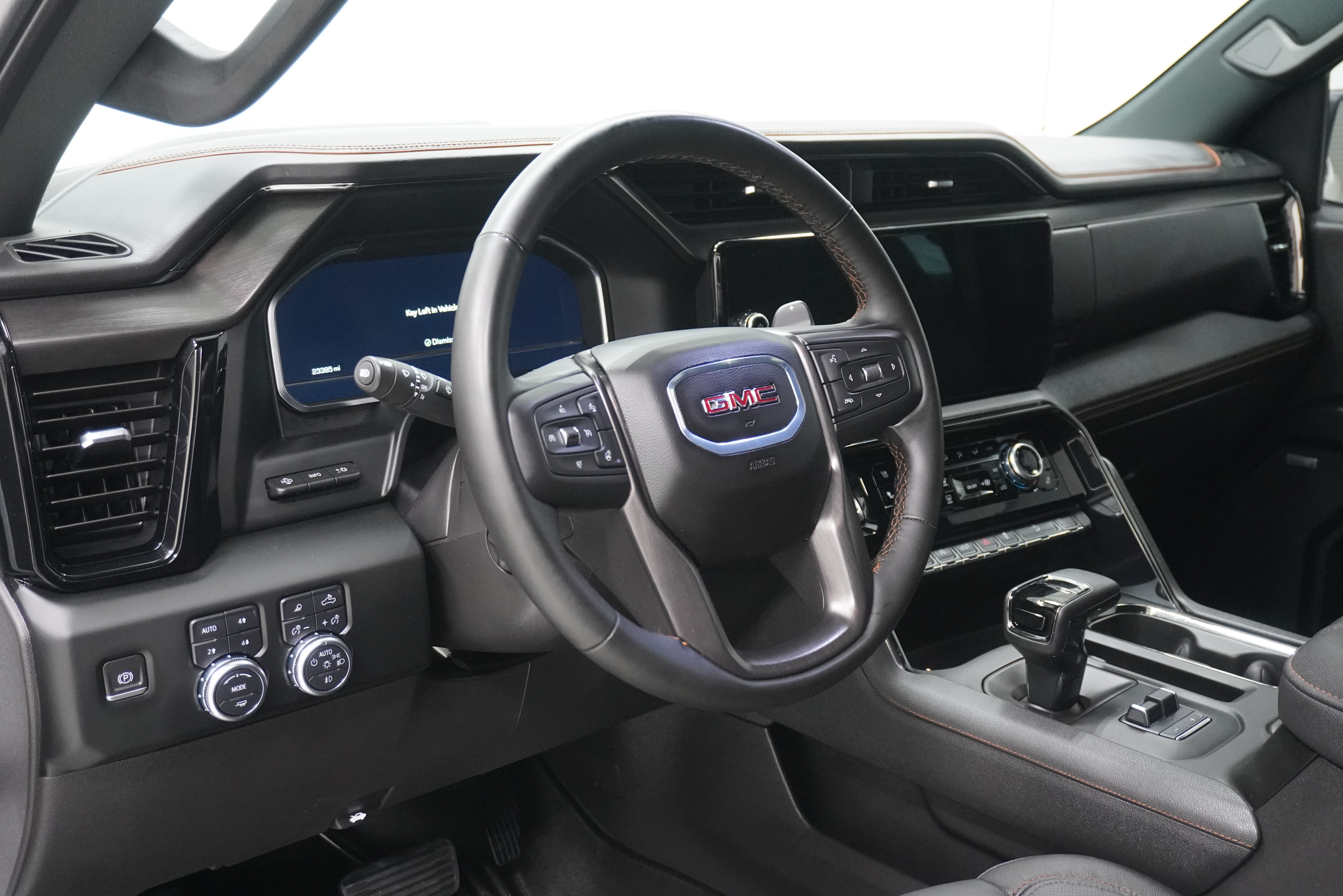 Used 2024 GMC Sierra 1500 AT4 w/ Technology Package AWD/4WD image 10