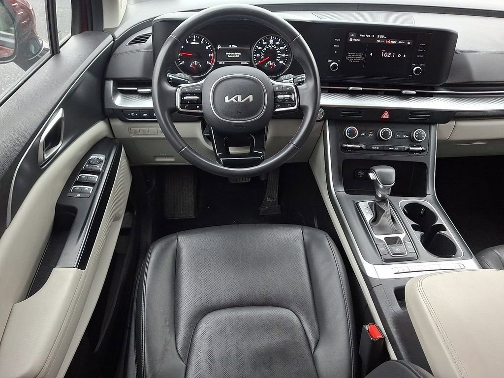 Used 2024 Kia Carnival LX image 2