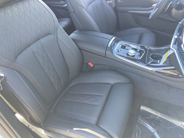 Used 2025 BMW X7 M60i image 10