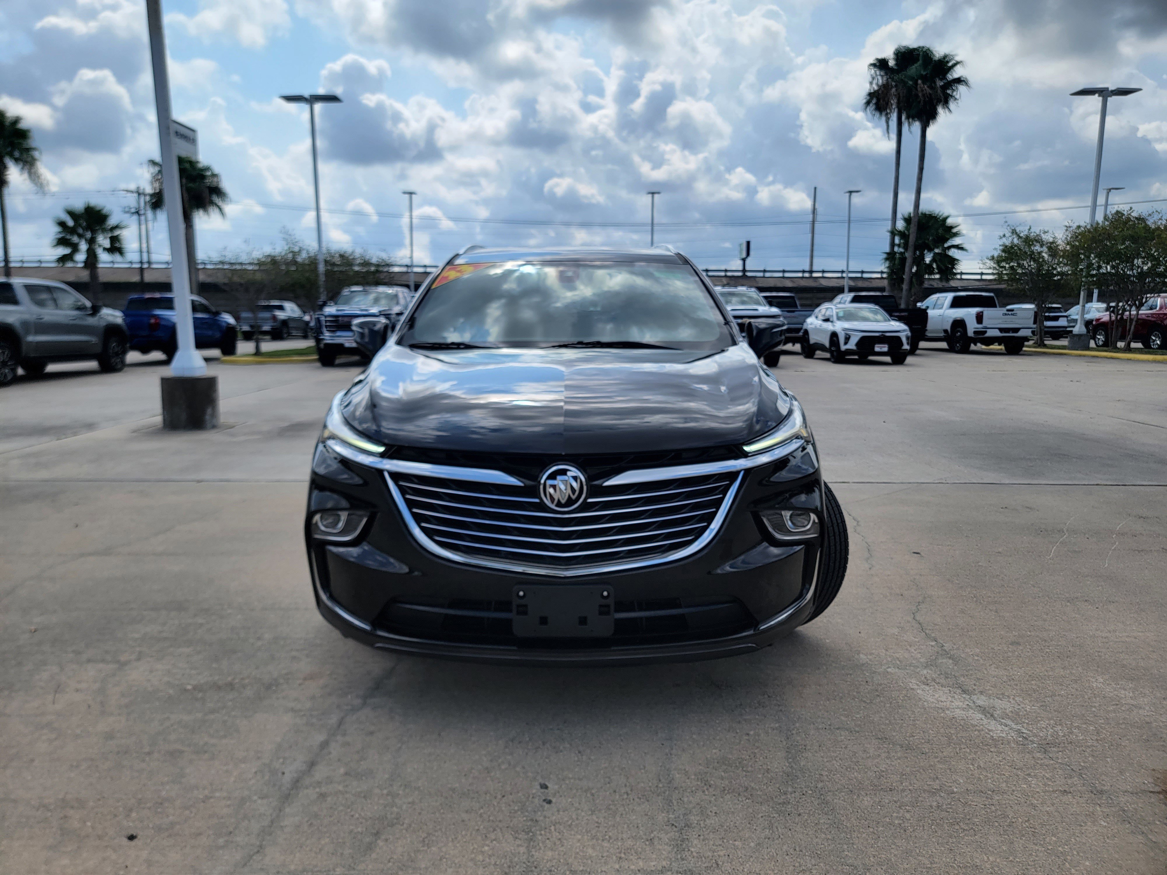 Used 2023 Buick Enclave Essence image 2