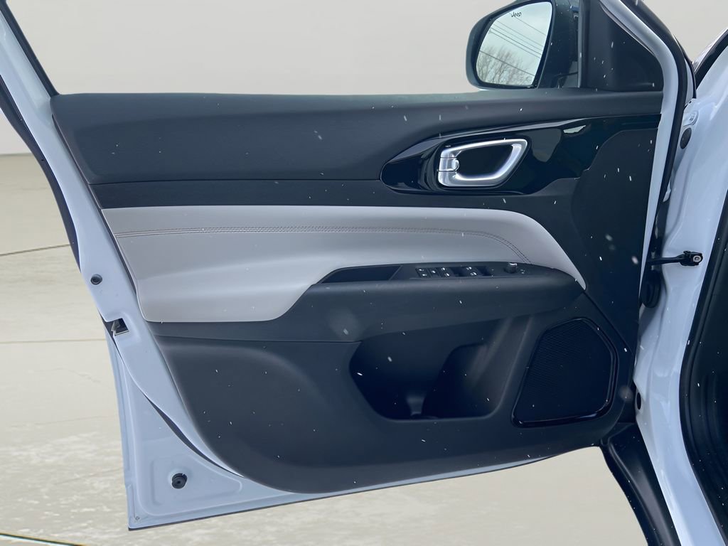 Used 2022 Jeep Compass Limited image 22