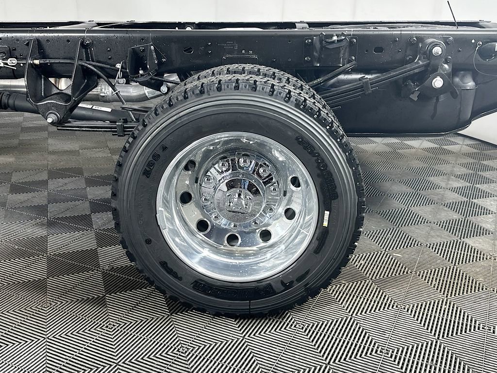 New 2026 RAM 4500 4x4 Crew Cab DRW w/ Laramie Trim Package image 16