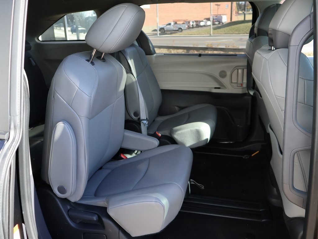Used 2024 Toyota Sienna XLE image 11
