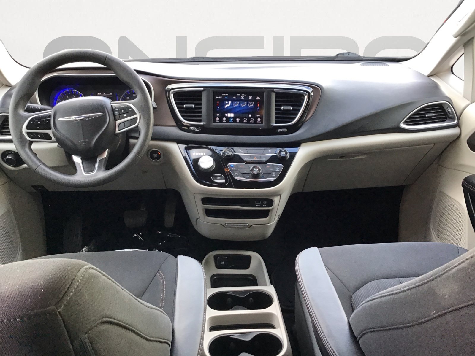 Used 2018 Chrysler Pacifica L FWD image 5