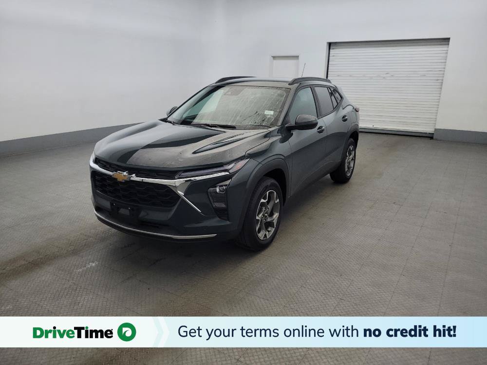 Used 2025 Chevrolet Trax LT FWD image 1