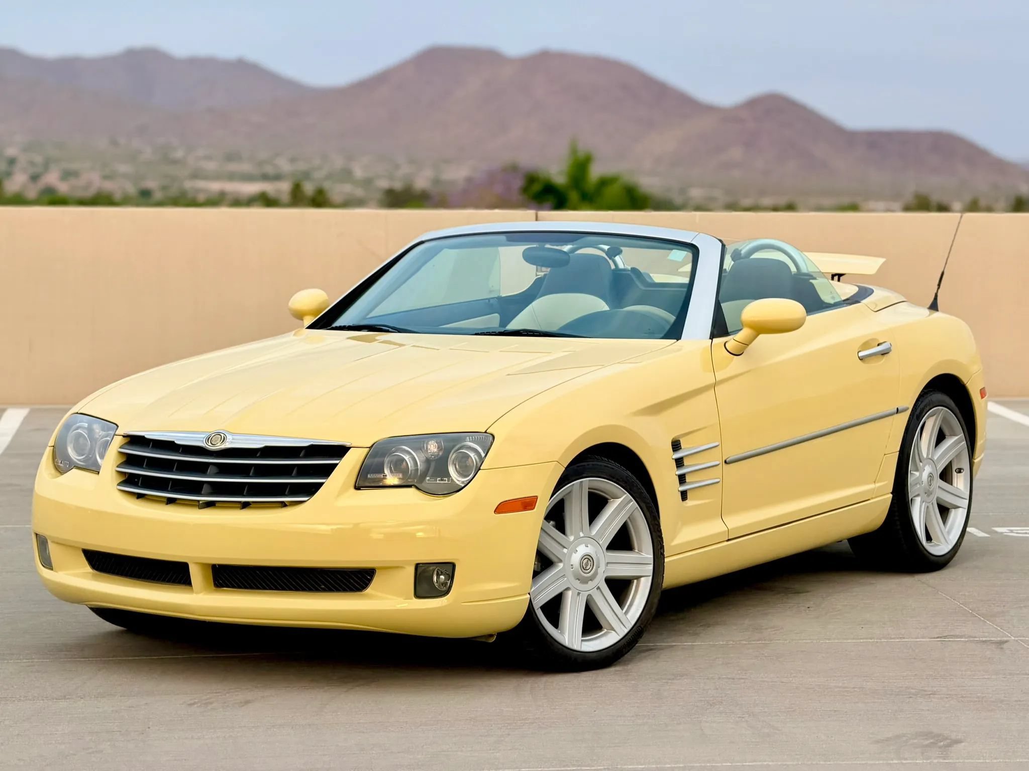 Used 2005 Chrysler Crossfire Limited RWD image 9
