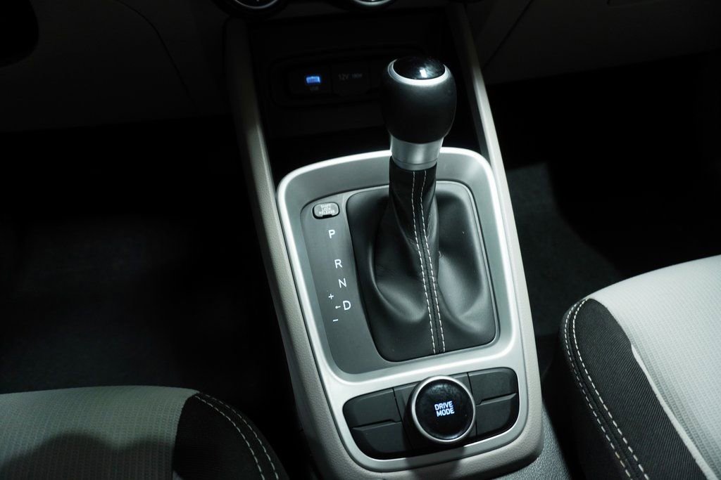 Used 2024 Hyundai Venue SEL image 19