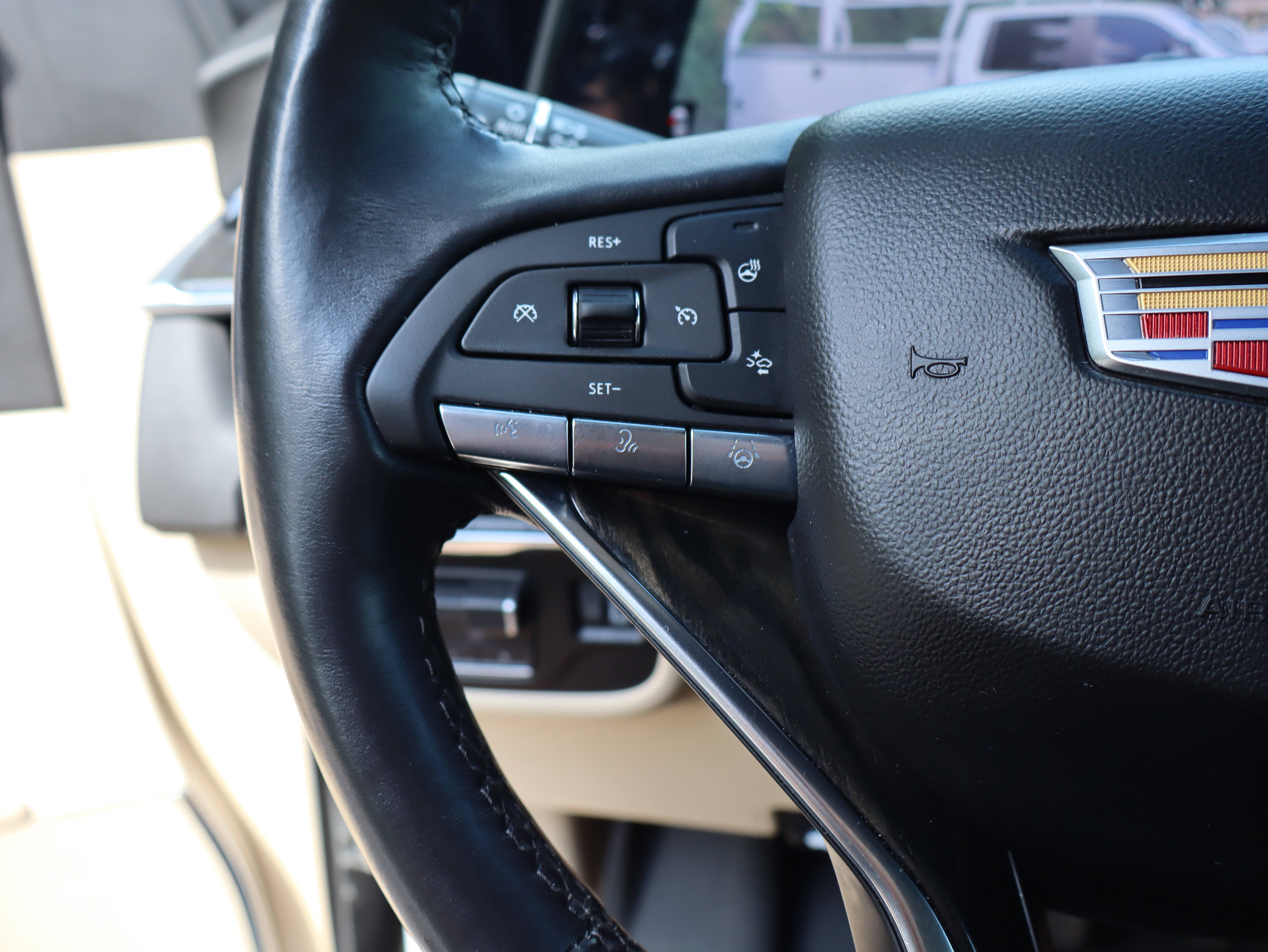 Used 2023 Cadillac Escalade ESV Premium Luxury w/ Performance Package AWD/4WD image 26