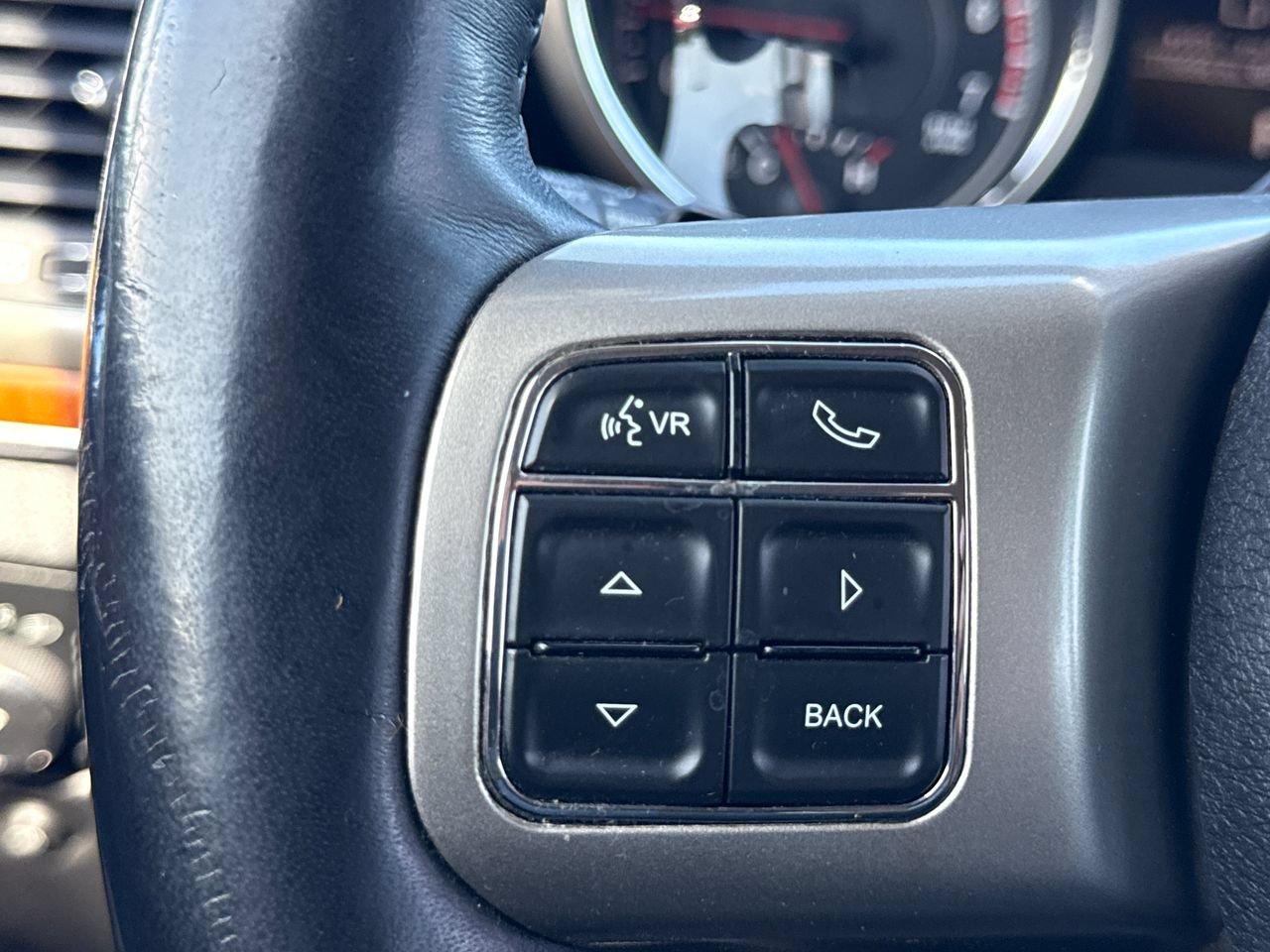 Used 2012 Jeep Grand Cherokee Overland AWD/4WD image 29