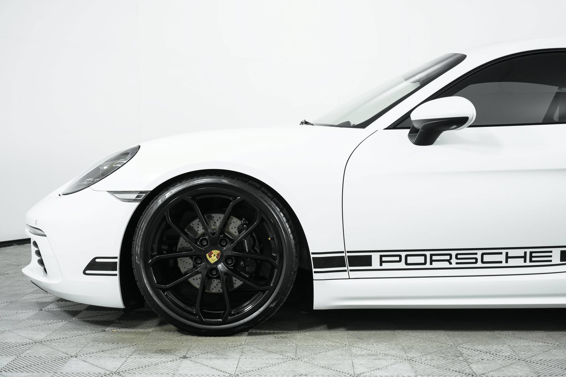 Used 2025 Porsche 718 Cayman RWD image 54
