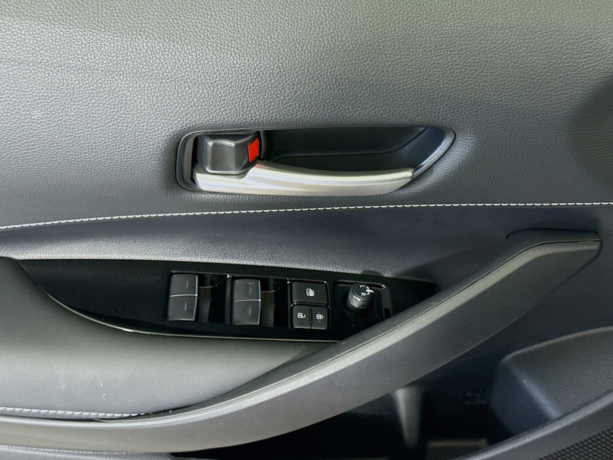 Used 2025 Toyota Corolla SE FWD image 24