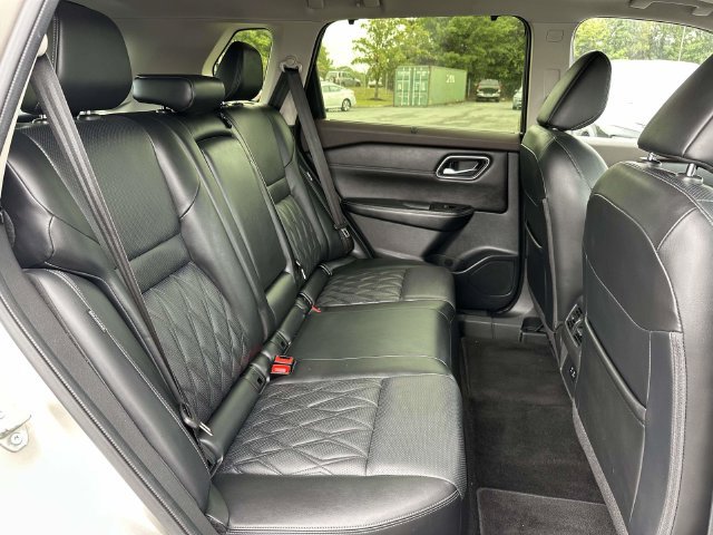 Used 2023 Nissan Rogue Platinum AWD/4WD image 10