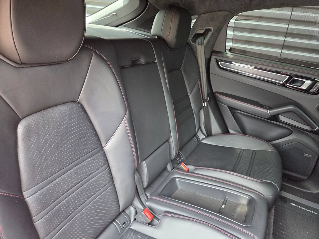 Certified 2023 Porsche Cayenne GTS AWD/4WD image 21
