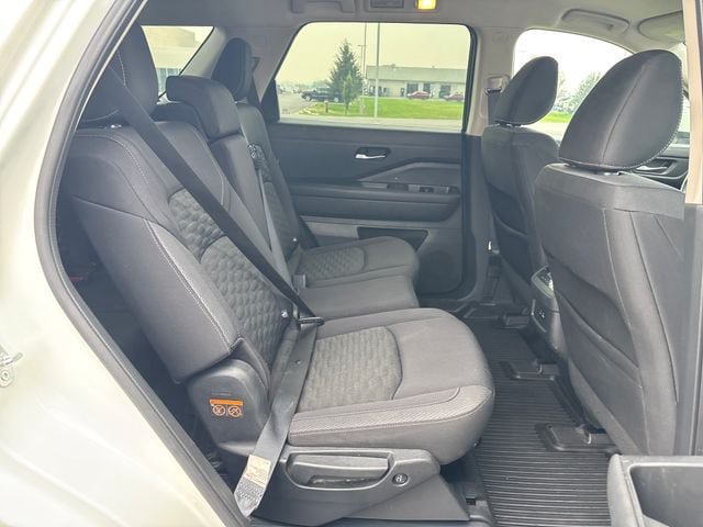 Used 2022 Nissan Pathfinder SV AWD/4WD image 22