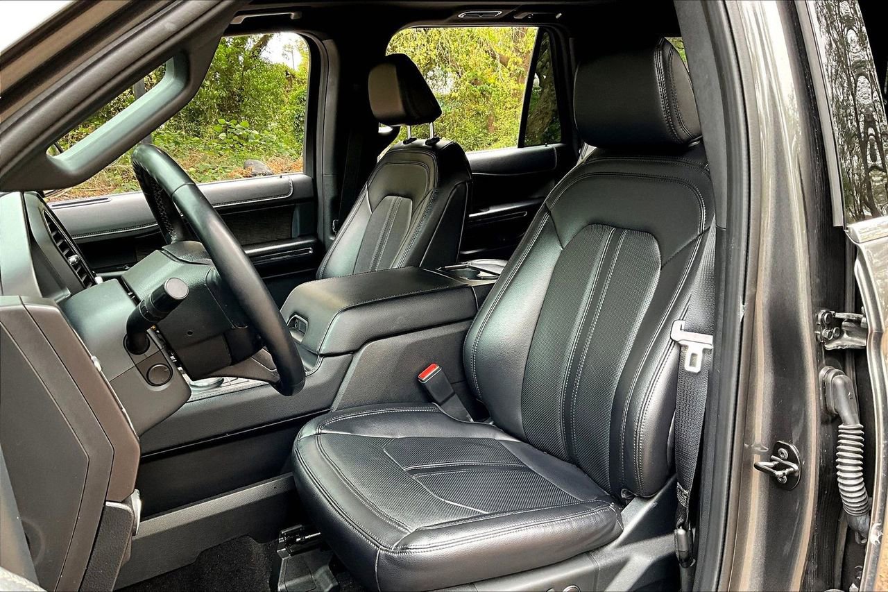 Used 2021 Ford Expedition Max Limited image 18