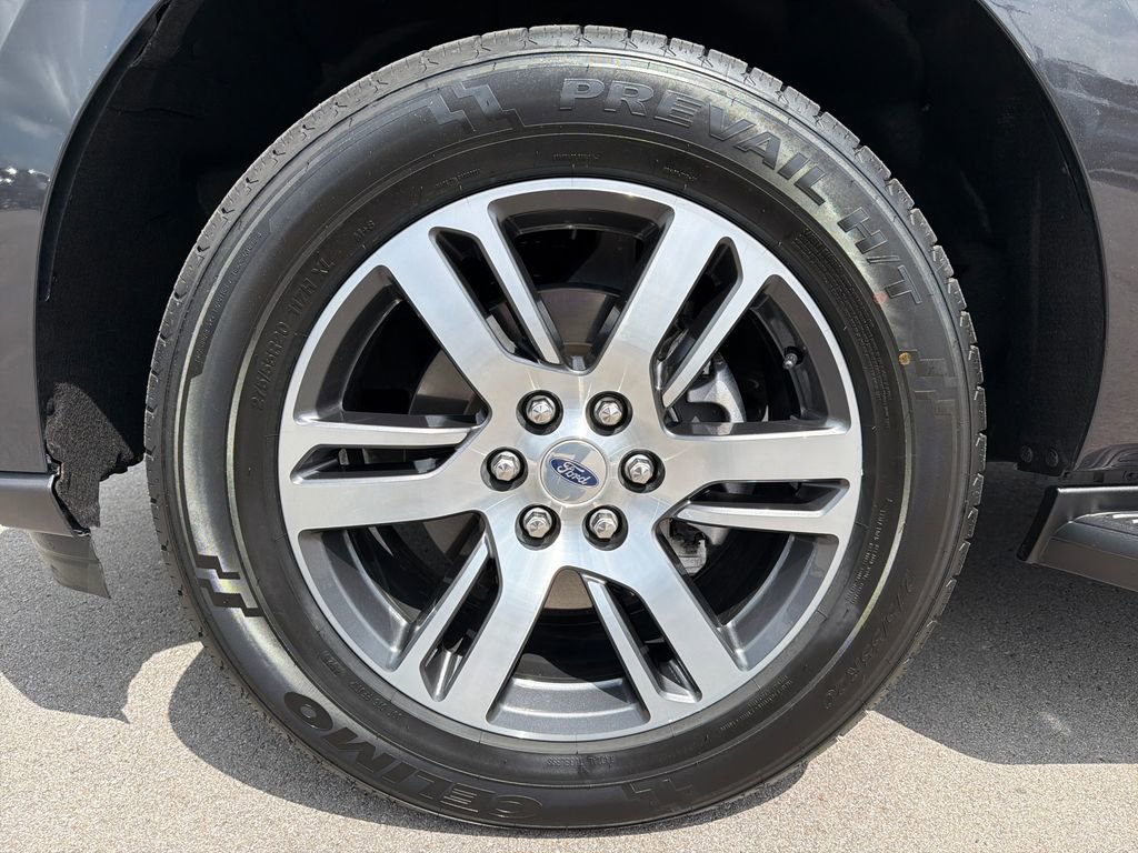 Used 2024 Ford Expedition Max Limited AWD/4WD image 2