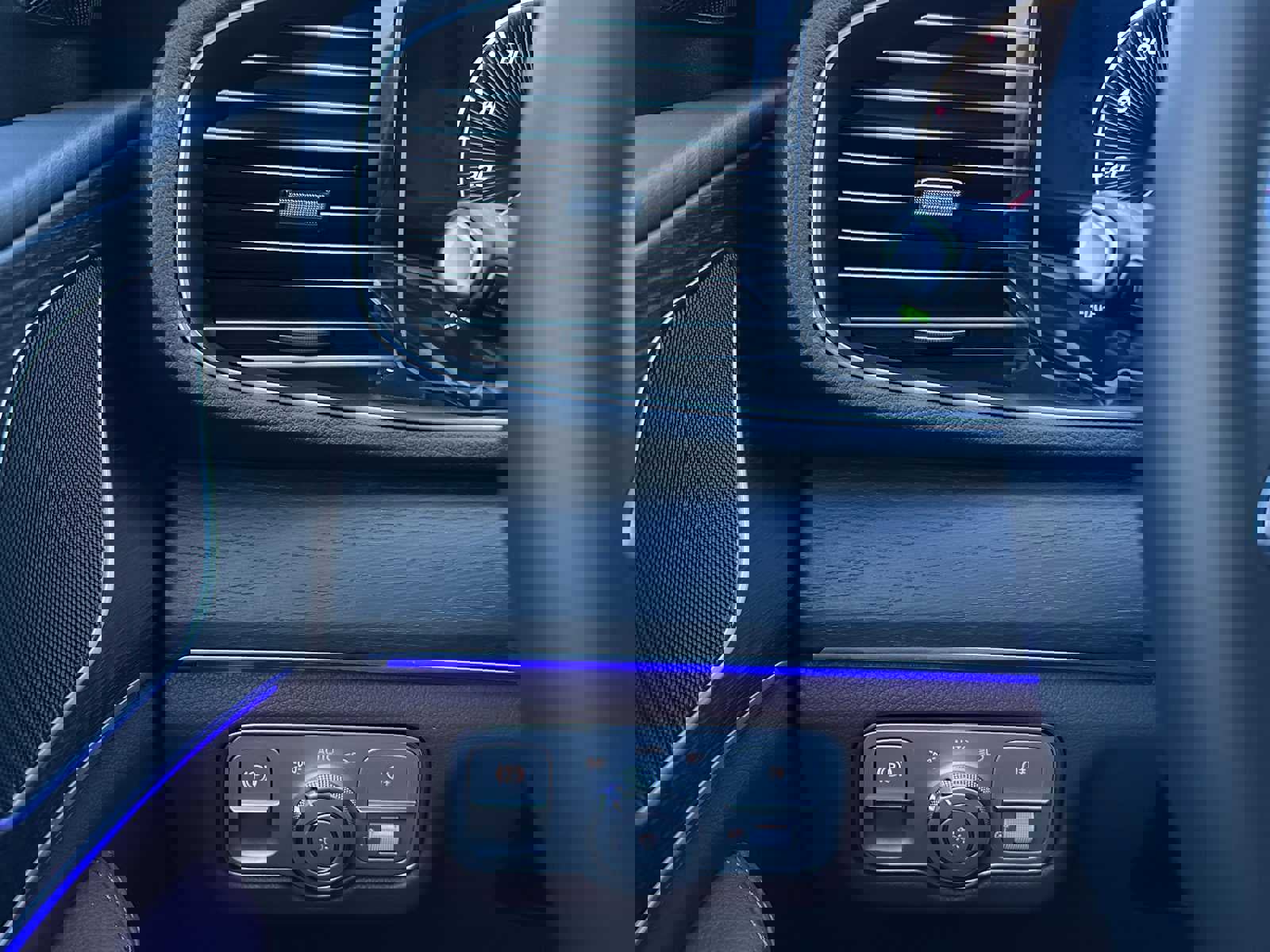 New 2026 Mercedes-Benz GLE 450e 4MATIC image 33