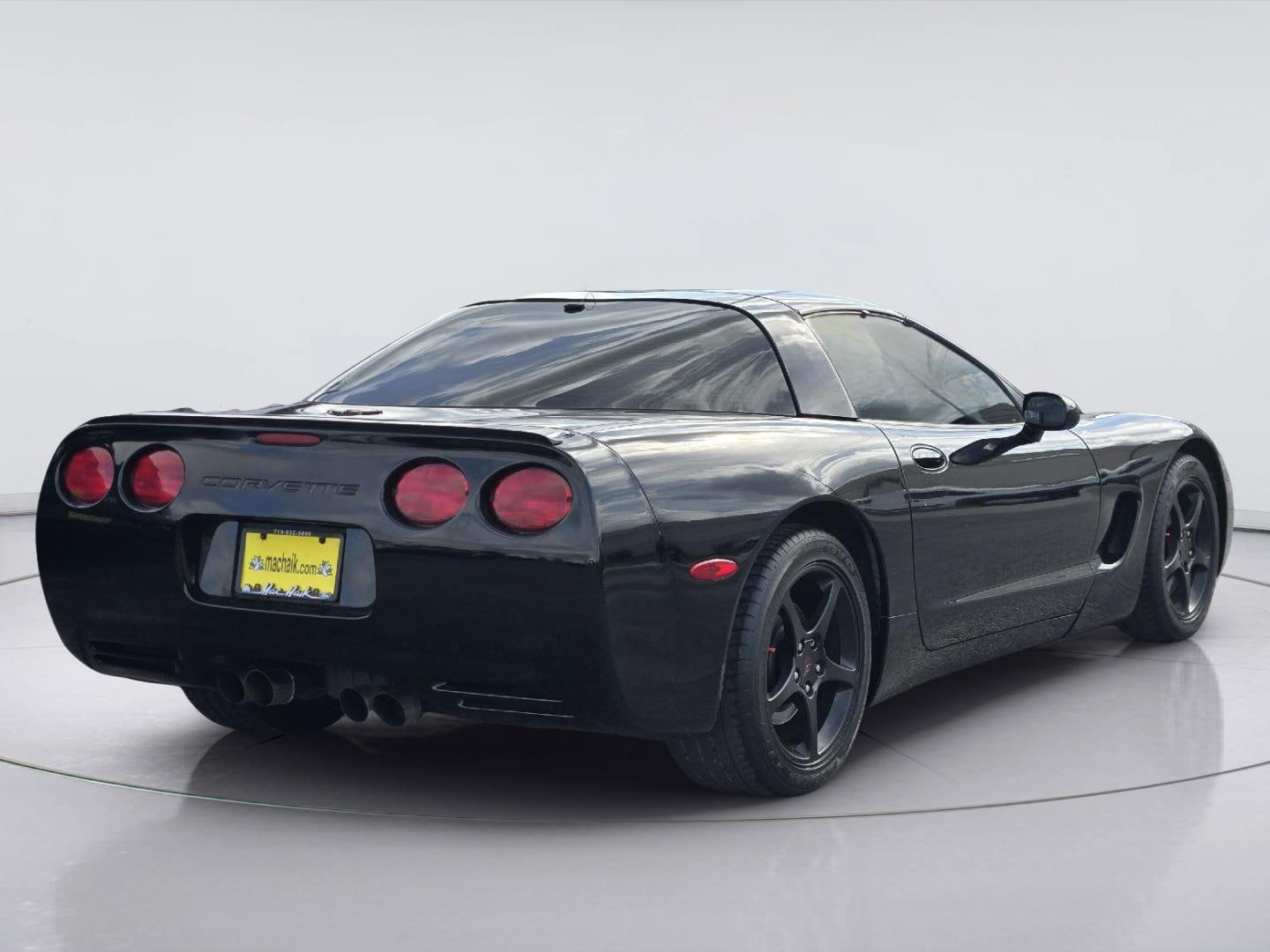 Used 2004 Chevrolet Corvette Coupe w/ Preferred Equipment Group RWD image 8