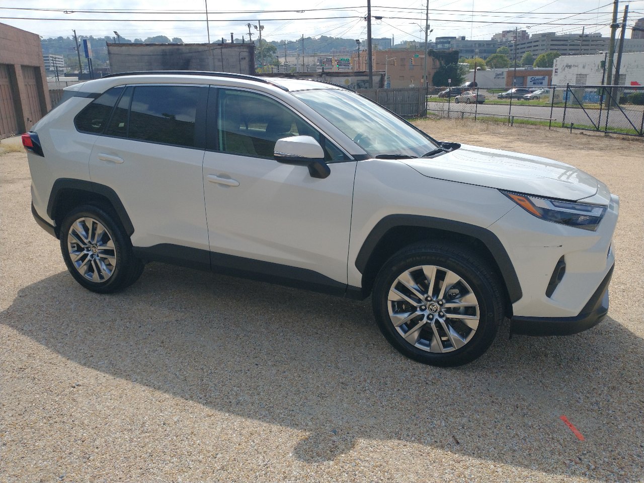 Used 2022 Toyota RAV4 XLE Premium image 25