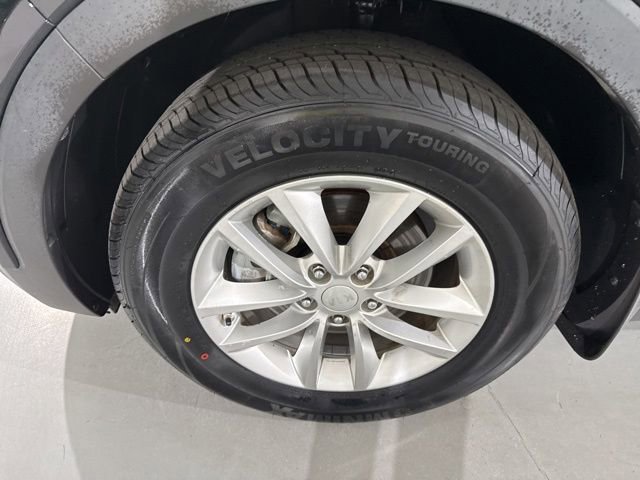 Used 2017 Kia Sorento LX w/ LX Convenience Package image 4