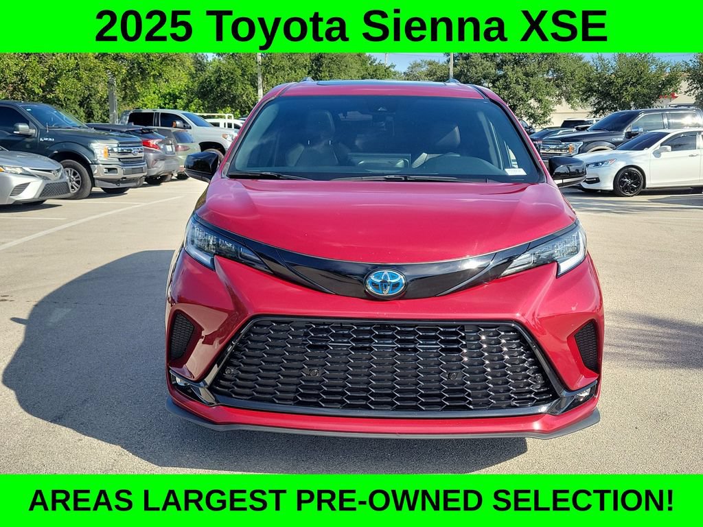 Used 2025 Toyota Sienna XSE FWD image 2