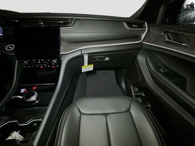 New 2025 Jeep Grand Cherokee Limited w/ Luxury Tech Group II image 26