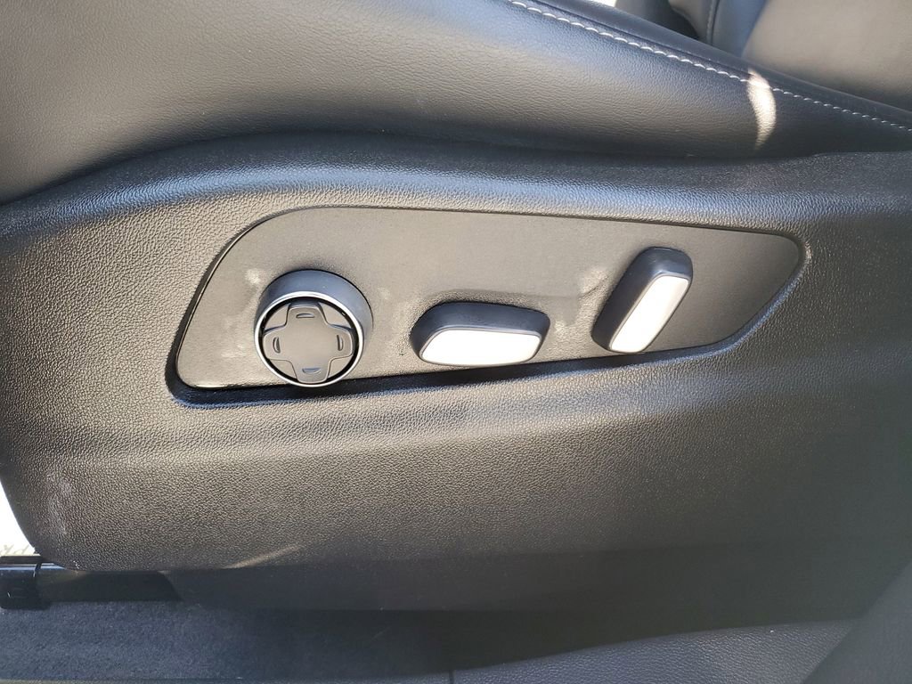 Used 2024 Cadillac XT4 Premium Luxury image 22