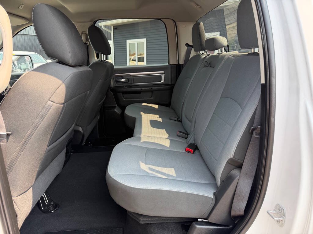 Used 2022 RAM 1500 Classic SLT w/ Electronics Convenience Group AWD/4WD image 35