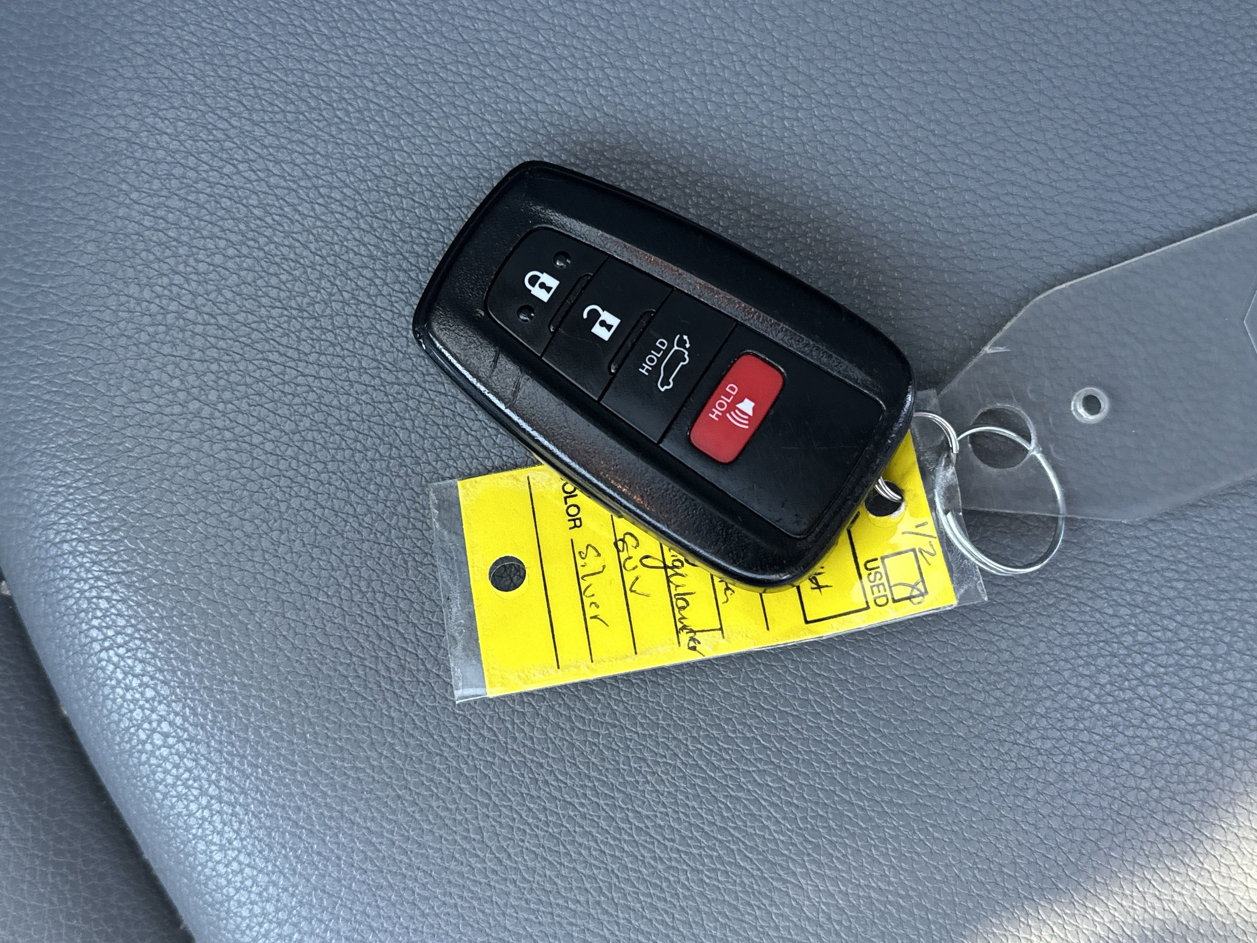 Certified 2020 Toyota Highlander XLE image 33