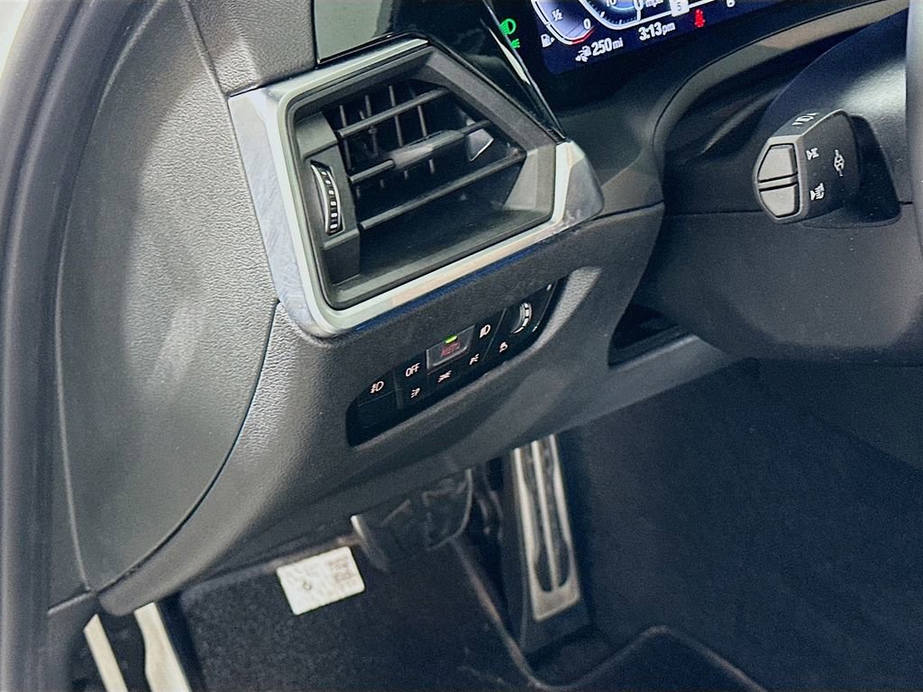 Used 2022 BMW 330e 330e iPerformance w/ M Sport Package image 10