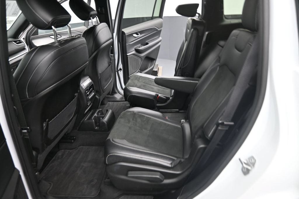 Used 2025 Jeep Grand Cherokee L Laredo AWD/4WD image 19