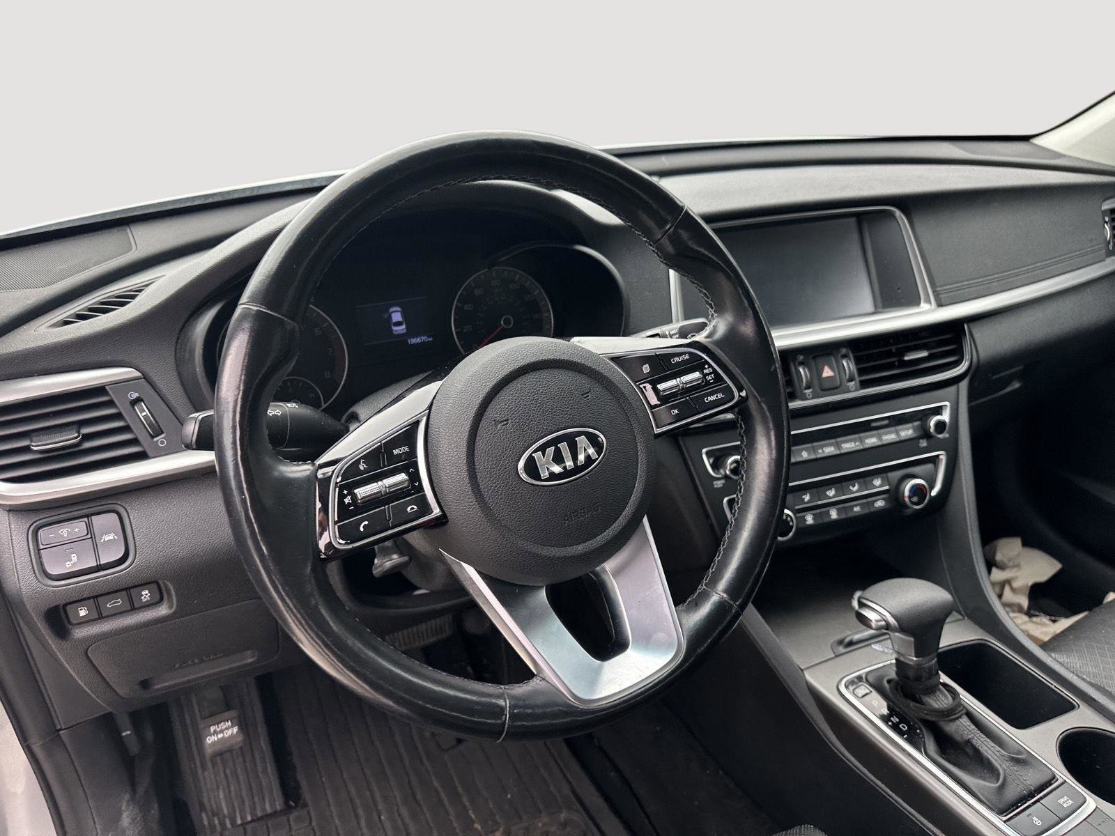 Used 2020 Kia Optima SE image 23