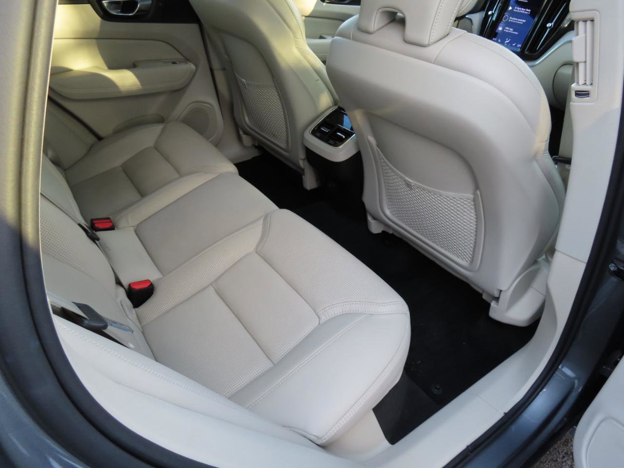 Used 2021 Volvo XC60 T5 Inscription w/ Climate Package image 16