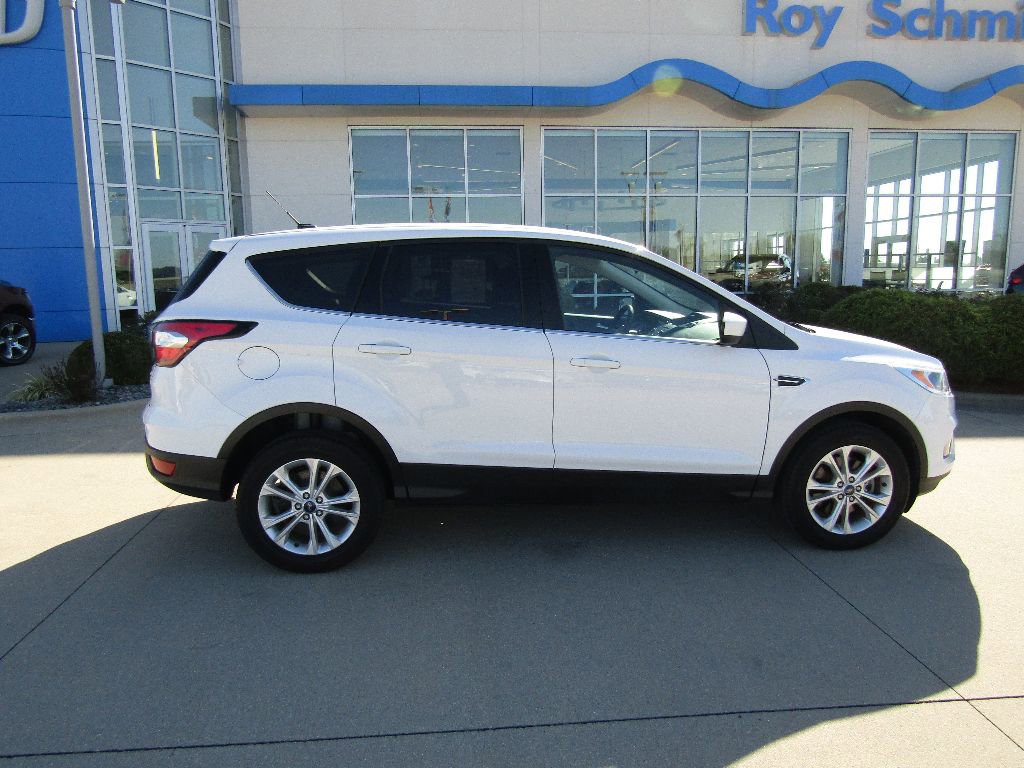Used 2017 Ford Escape SE image 4