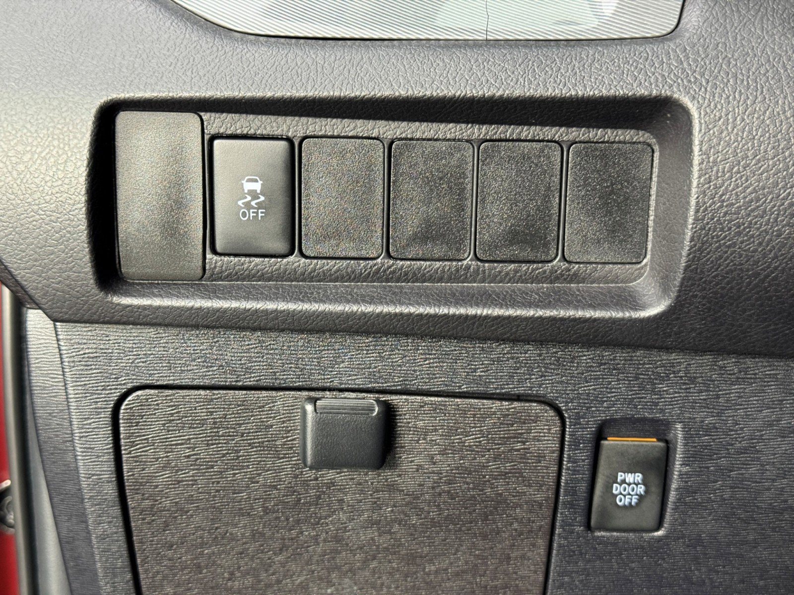 Used 2019 Toyota Sienna SE w/ Carpet Mat Package FWD image 16