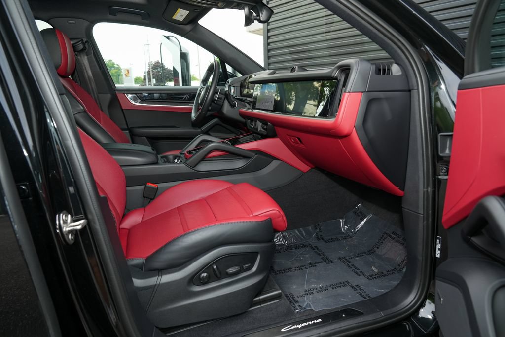 Certified 2025 Porsche Cayenne E-Hybrid AWD/4WD image 36