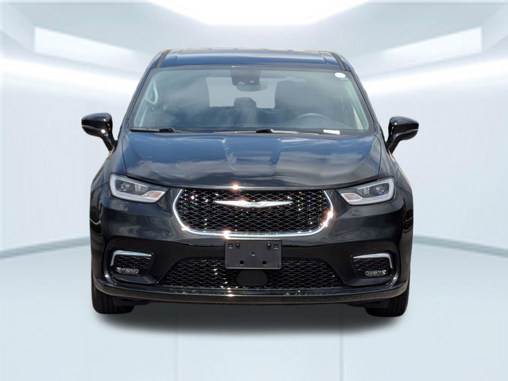 Used 2024 Chrysler Pacifica Touring-L FWD image 10