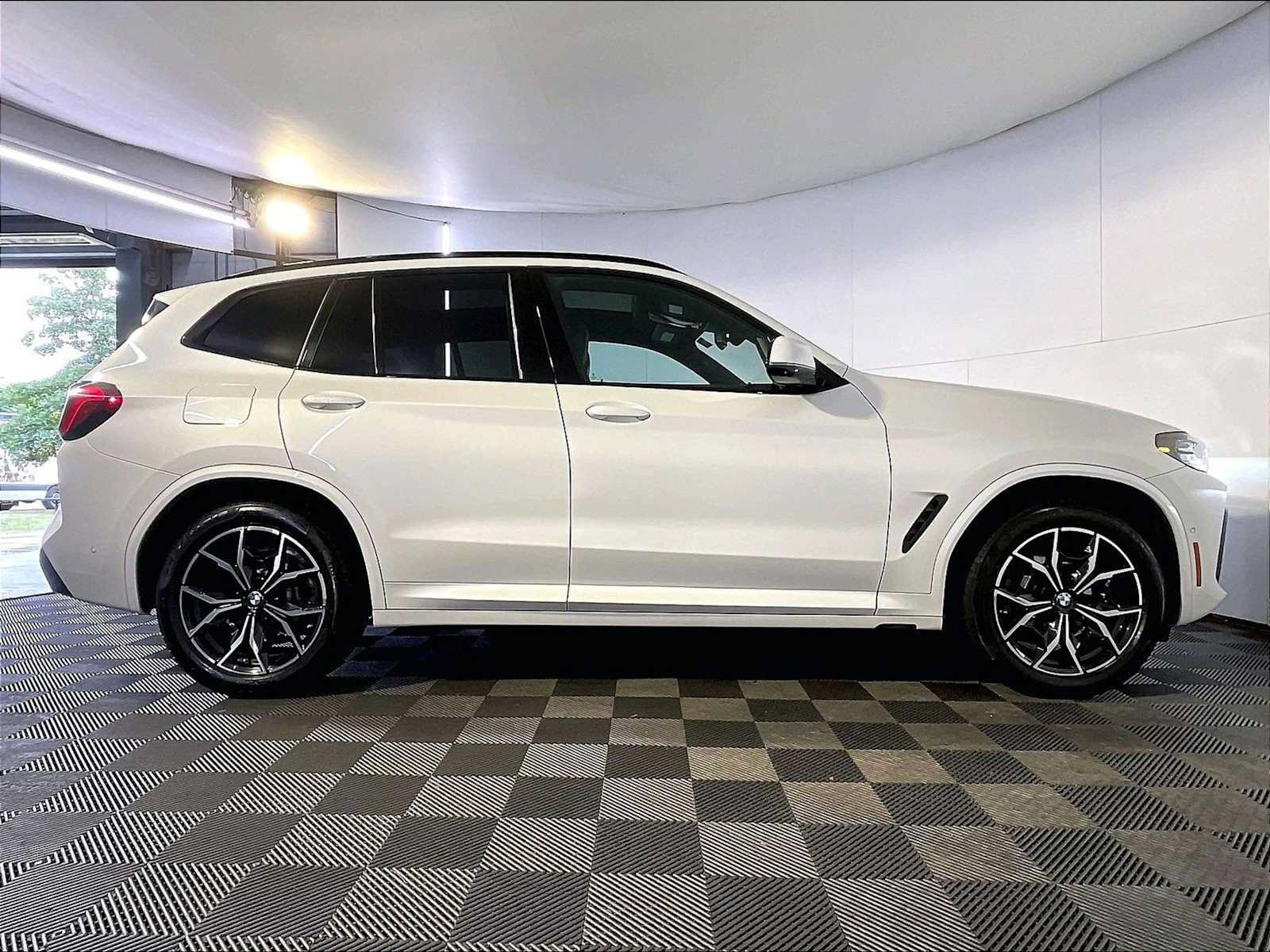 Used 2024 BMW X3 xDrive30i w/ Premium Package AWD/4WD image 8