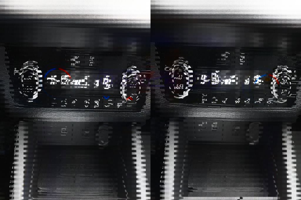 Used 2023 Mitsubishi Outlander SEL image 24