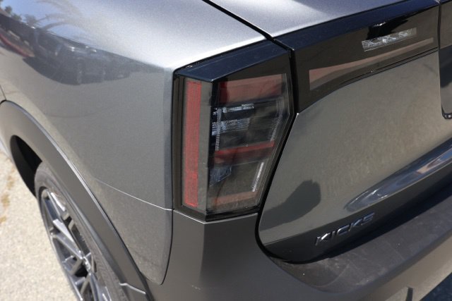 New 2026 Nissan Kicks SR FWD image 7