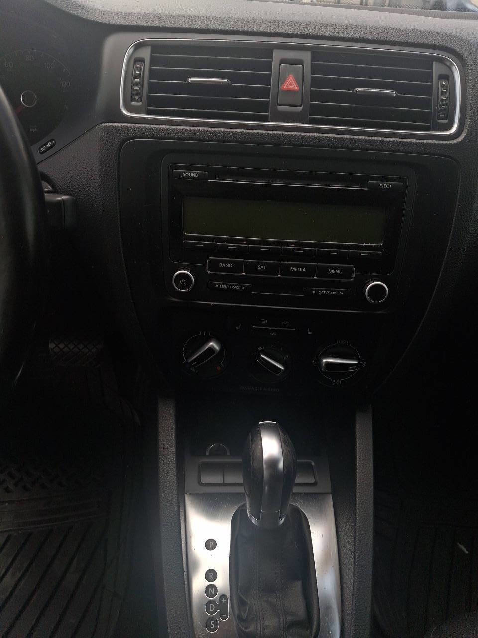 Used 2011 Volkswagen Jetta SE FWD image 11
