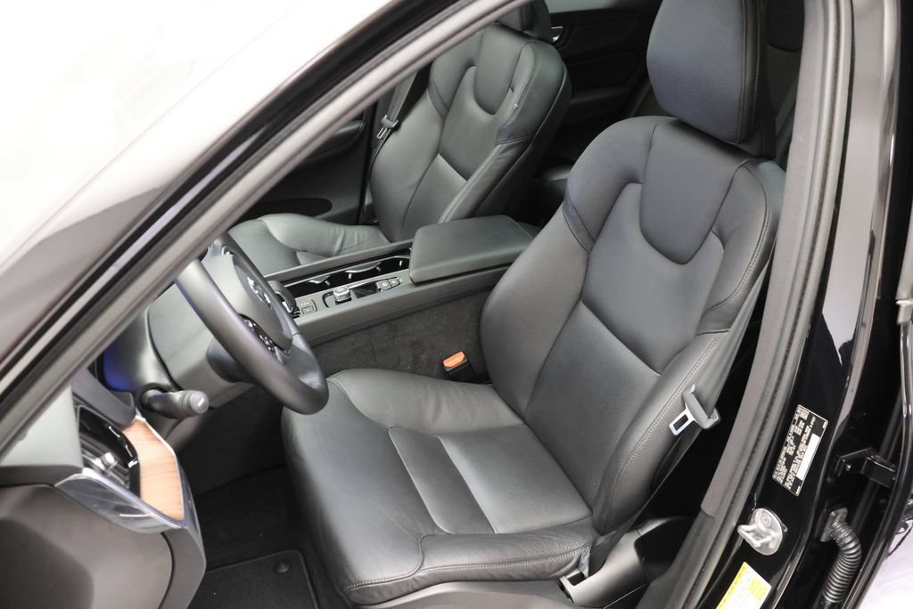 Used 2023 Volvo XC60 B5 Plus w/ Protection Package Premier AWD/4WD image 31
