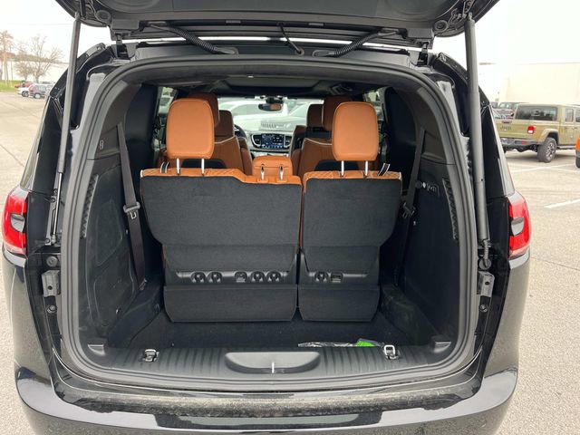 New 2026 Chrysler Pacifica Pinnacle image 12