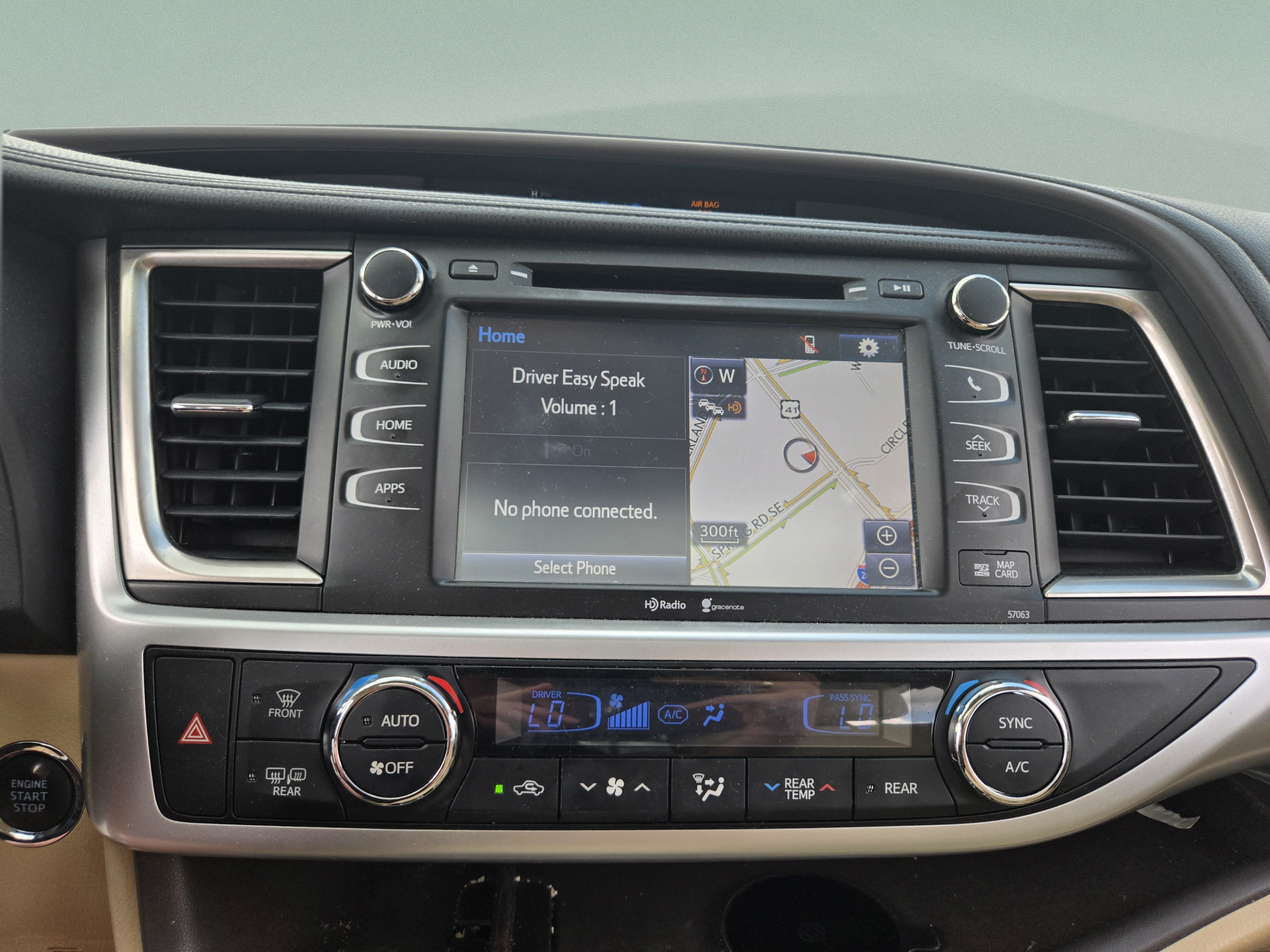 Used 2014 Toyota Highlander XLE FWD image 16