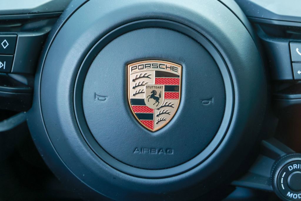 Certified 2025 Porsche Cayenne E-Hybrid Coupe image 34